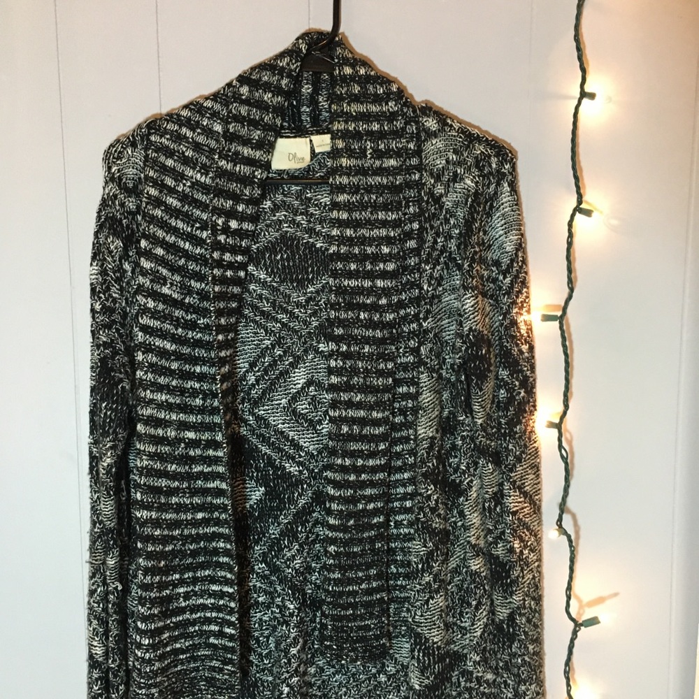Olive Street Black & White Patterned Knit Cardigan